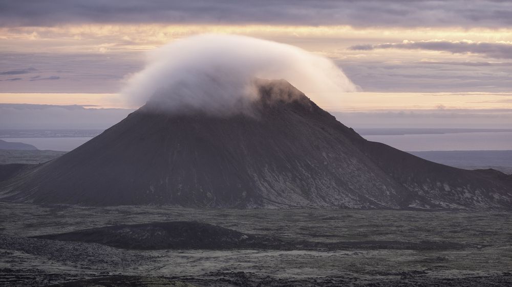 Island se otřásá, po devíti staletích se k životu probudila sopka Keilir